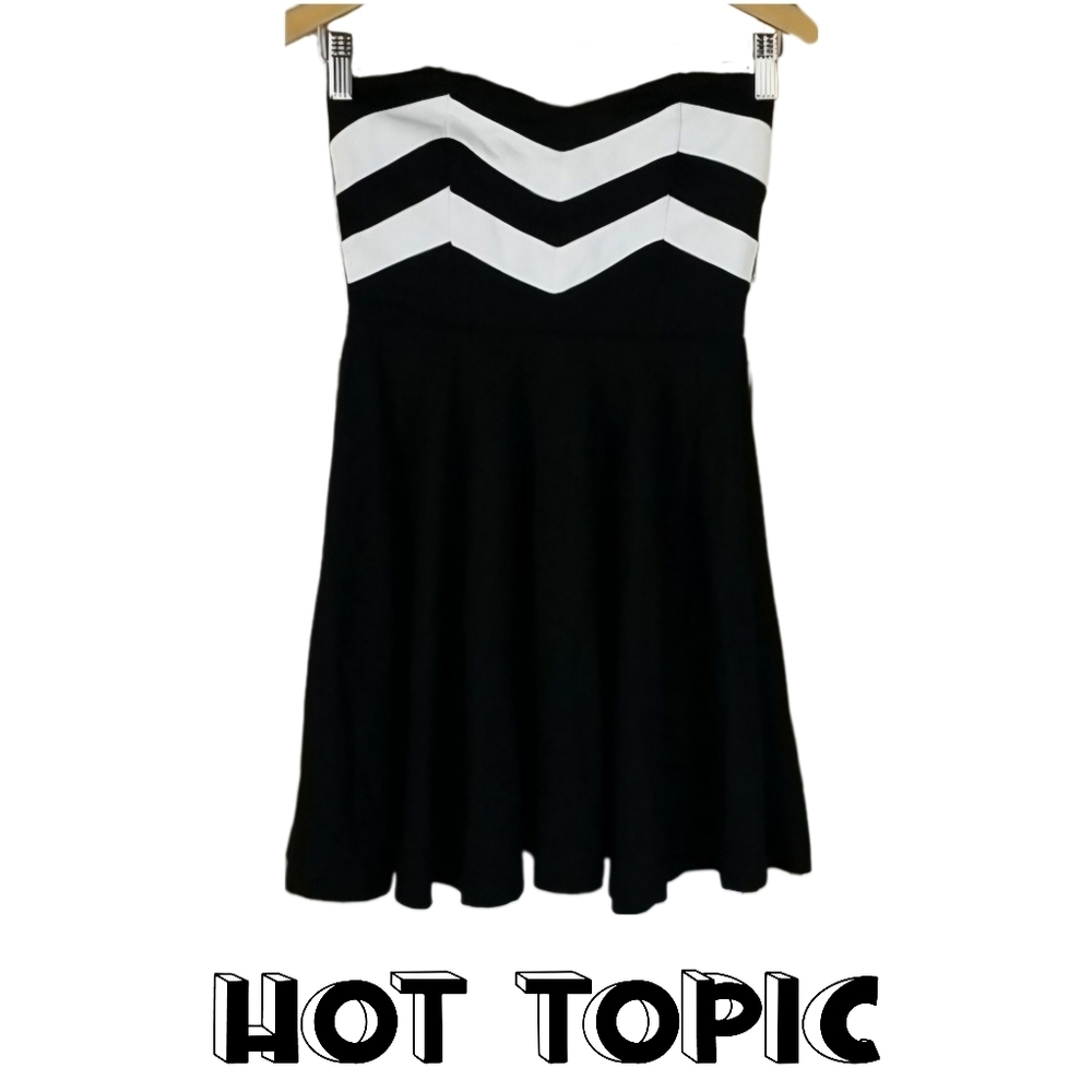 NEW Hot Topic Mall Brand Strapless Dress, Black & White Chevron Accent, Size S
